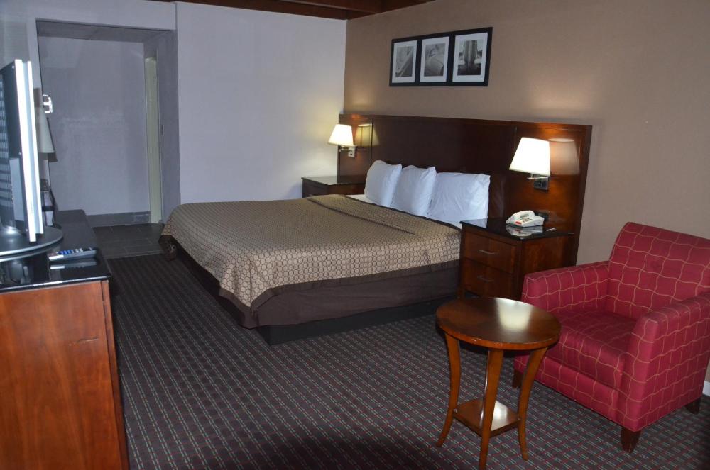 King Room - Non-Smoking interior